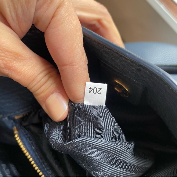 Prada Vitello Daino Pebble Leather Side Pocket Tote Bag - Picture 6 of 16